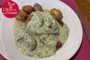 « La tête de veau, star des produits tripiers, est cuisinée de succulente façon au Restaurant du Pont, à Cry-sur-Armançon. Mais, attention, on ne peut la déguster que le jeudi (?), un particularisme culinaire des tenanciers de l’établissement qui vaut bien le détour… ».