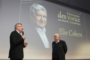 « Elie COHEN (notre photo), Luc FERRY, Yves THREARD ou Christophe BARBIER ne viendront pas éclairer de leurs lumières les industriels de l’Yonne cette année aux côtés de Claude VAUCOULOUX ! La traditionnelle cérémonie des vœux de la Maison de l’Entreprise n’aura pas lieu pour cause de coronavirus. Une nouveauté est cependant envisagée au printemps… ».