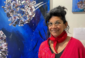 « L’exposition se nomme « Fragments » ! Elle s’apprécie à l’espace Mouv’Art à Auxerre jusqu’au 02 mars prochain. Parmi les neuf artistes présents, il y a Lourdes LANDMANN, fraîchement arrivée de l’Ile-de-France, qui a déjà pris ses attaches dans l’Yonne puisque la galerie « L’Appart » à Joigny présente son travail jusqu’au 15 mars en parallèle. Une belle leçon d’omniprésence ! ».