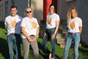 « Oui, à la démocratie locale participative ! Les responsables de la structure associative « Marianne c’est Nous » dont ses cofondateurs Aurélie FARCY et Xavier COURTOIS ont accueilli plus de cinquante personnes dans l’Avallonnais afin d’expliquer les fondements vertueux de leur mouvement qui se veut apolitique mais positionné sur l’intérêt général et le bien commun. Un mouvement qui pourrait s’étendre à l’ensemble de l’Yonne…avant les municipales de 2026 ».