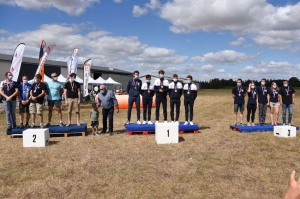 « Clap de fin définitif pour l’édition 2020 de ces nationaux de parachutisme (une première dans l’Yonne) qui auront vu les meilleures équipes de l’Hexagone se disputer les titres en vol relatif… ».