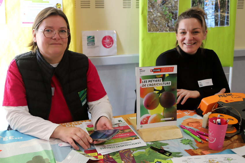 « Et pourquoi pas devenir tractoriste ou agricultrice ? La parité existe dans bon nombre de domaines professionnels comme tend à le démontrer le fameux Carrefour des Carrières au féminin, initié par l’association FETE (Femmes Egalité Emploi) qui a connu le succès samedi dernier. ».
