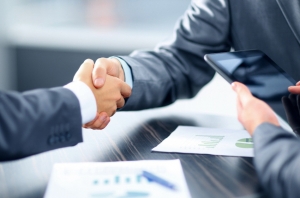 « La Caisse d’Epargne de Bourgogne Franche-Comté intensifie ses efforts pour rendre le dispositif des Prêts Garantis par l’Etat (PGE) dont elle a octroyé un montant global de 284 millions d’euros à 2 370 bénéficiaires à ce jour, encore plus souple… ».