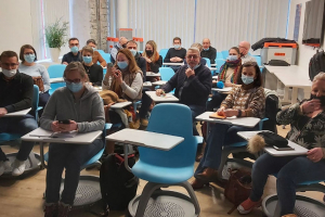 « L’Estonie possède un modèle éducatif original permettant d’obtenir une réussite scolaire exceptionnelle, se situant dans de multiples matières enseignées en tête des classements PISA continentaux. La délégation des MFR BFC devrait écouter avec grand intérêt toutes les explications fournies sur place jusqu’au 25 février… ».