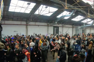 « Au plus fort du rassemblement, ce sont plus de 1 500 personnes qui ont participé à cet évènement illicite organisé sur un site industriel désaffecté de Saint-Florentin…Les forces de l’ordre ont veillé au grain ».