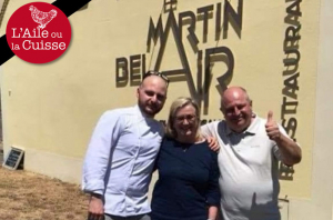 « Un document rare (malgré sa médiocre qualité) : un moment culinaire privilégié qui fut partagé par Marie-Louise FORT et notre chroniqueur, Gauthier PAJONA… Nostalgie, quand tu nous tiens…».