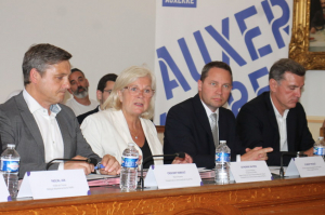 « Gouvernement resserré, regroupement des portefeuilles, prises de guerre assumées afin de bousculer la droite, le remaniement où l’on prend des vieux pour nous vendre du neuf vient d’accoucher de sa liste de nouveaux ministres, cette semaine. Avec les retours en grâce mais très contradictoires de Catherine VAUTRIN (photo) et de Rachida DATI, des purs produits de Nicolas SARKOZY et de Jacques CHIRAC ! Avec la nomination du jeune Gabriel ATTAL, serait-ce la « botte de Nevers » du Président de la République pour mieux couper l’herbe sous les pieds du RN en 2027 ? ».