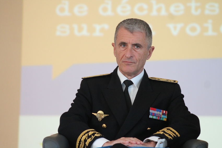 « Journée kafkaïenne à gérer que celle de ce vendredi 30 août pour le représentant de l’Etat dans l’Yonne, Patrice LATRON ! Exit le temps des vacances, place aux obligations officielles avec le même jour mais dans des lieux différents la venue de Christophe CASTANER et de Jean-Baptiste LEMOYNE, ce dernier accompagné de douze ambassadeurs, lors de deux visites importantes dans l’Yonne… ».