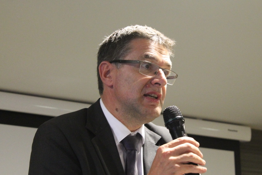 « Le fichier des incidents de paiements locatifs serait-il définitivement enterré après la décision prise par la FNAIM de le suspendre ? Non, ce serait plutôt une pause à laquelle a souscrit volontiers le président national Jean-Marc TORROLLION, ouvert à tout type de préconisations et désireux d’analyser à l’aide d’une étude l’impact de ce projet décrié par les associations de défense des locataires… ».