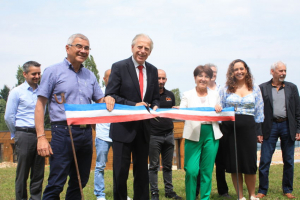 « Les personnes âgées de la résidence village seniors « Jasmin » de Thorigny-sur-Oreuse peuvent profiter des agréments d’une vie autonome à la campagne ! Un établissement qui a été inauguré le 29 juin par le directeur du site Christophe FOGEL, en présence de nombreux partenaires institutionnels et économiques… ».