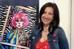 « Jusqu’au 21 mars inclus, la galerie MOUV’ART à Auxerre accueille le travail sensoriel et original de la plasticienne/photographe Silvana VUCIC qui a travaillé le body painting durant la période de confinement. Une mise à nu de l’artiste en douze facettes, façon kaléidoscope émotionnel de l’âme… ».