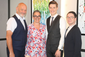 « Le champion de France 2023 du service en restauration Denis MERLO possède de sérieuses chances de gagner le titre mondial aux Jeux olympiques des métiers, disputés à Lyon ce week-end, les WORLDSKILLS. Durant une semaine, le jeune homme de 21 ans a bénéficié d’un entraînement intense aux cotés de Serge GOULAIEFF, ancien MOF devenu coach et du champion du monde 2022, Dylan WERNER au CIFA de l’Yonne à Auxerre… ».