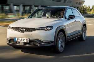 « Le constructeur japonais surfe sur les bonnes performances en cette fin d’année 2020 des deux côtés de l’Atlantique grâce à son MX-30 et au nom de sa fiabilité appréciée des consommateurs… ».