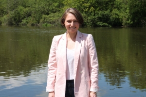 « L’aérodrome d’Auxerre-Branches s’invite dans l’élection départementale par la voix de l’une des suppléantes de la liste « Unis pour l’Yonne » conduite par Malika OUNES et Patrick PICARD sur Auxerre 2. Emilie LAFORGE entend bien défendre bec et ongles la préservation de l’environnement sur ce site, favorable à l’essor de l’accueil touristique… ».