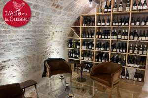 « « Le Dix » à Auxerre est la nouvelle « place to be ! » ! L’établissement tenu par le chef Jean-David GROFF – il a effectué une partie de sa carrière aux Etats-Unis – propose une coloration américaine de sa cuisine, avec des produits de qualité et très tendance. Une maison où l’on peut se sustenter quasiment sur la journée. A la mode USA ? ».
