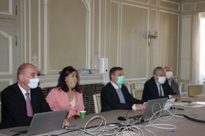 « Accueilli par le directeur de cabinet de l’Agglo et de la Ville Yves LASMARTRES, le directeur national du programme Action Cœur de Ville Rollon MOUCHEL-BLAISOT a pu visualiser aux côtés de Crescent MARAULT, édile d’Auxerre et président de l’Agglo, le moyen métrage déclinant le territoire de demain à dix ans. Un projet qui ne peut être que soutenu par Action Cœur de Ville, séduit par sa pertinence... ».