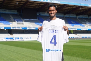 « Le Brésilien JUBAL est la nouvelle recrue internationale de l’AJ Auxerre pour tenir le poste stratégique de défenseur central. Il a déjà été sélectionné chez les U 20 de son pays d’origine et disputé six rencontres en Europa League notamment face à l’Olympique de Marseille… ».