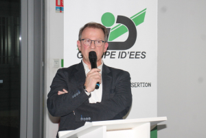 « Directeur de l’antenne icaunaise de la structure ID’EES 89, Lionel MION a exposé la stratégie de l’entreprise d’insertion, positionnée sur les domaines du service et du bâtiment, lors de la cérémonie inaugurale, avant d’assurer la visite de ce bâtiment de très belle conception… ».