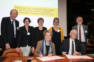 « La région Bourgogne Franche-Comté et le groupe EDF s’engagent en faveur de la transition énergétique, de l’emploi et de l’innovation, pour un territoire bas carbone. Plusieurs pistes de réflexion ont été entérinées à la suite de la signature officielle d’une convention de partenariat entre la présidente de l’exécutif régional, Marie-Guite DUFAY et le PDG du groupe EDF, Jean-Bernard LEVY, de passage à Dijon… ».