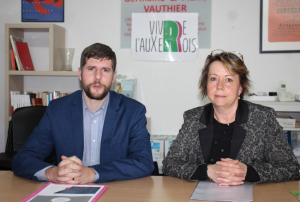 « La rénovation de la place de l’Arquebuse et de son marché ont permis à l’association « Vivre L’Auxerrois », fondée par trois élus de l’opposition municipale, de récolter bon nombre de commentaires de la part des 1 925 personnes consultées. Avec une très nette préférence pour une nouvelle halle au design traditionnel pour 77 % des votants. Une satisfaction pour Mani CAMBEFORT et Sophie FEVRE qui en ont tiré les enseignements… ».