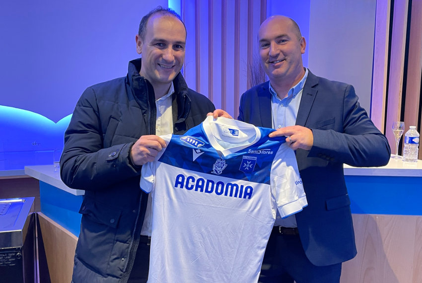 Frédéric CORNET (Banque Populaire BFC) repart avec le maillot de l’AJ Auxerre : un heureux veinard !