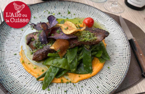 « C’est fait ! Le « Rive Gauche » est désormais piloté par le couple Anne-Claire et Jérôme JOUBERT depuis cet été. Un établissement où il y fait bon vivre et où les épicuriens se régalent de mets de belle qualité… ».