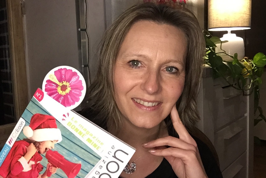 « Transformer le gratuit départemental en un média payant et vendu en kiosque à l’échelle nationale est le nouveau défi que s’est lancée Isabelle COSEMANS, la directrice de publication du magazine « Co’Coon ». Un pari osé et aventureux dont elle assume la pertinence afin de vivre sa passion créatrice jusqu’au bout… ».