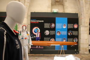 « L’esprit olympique s’installe pour plusieurs mois à l’Abbaye Saint-Germain d’Auxerre, haut lieu patrimonial peu habitué à accueillir des évènements glorifiant le sport et ses étoiles. Un rendez-vous que les Icaunais devraient apprécier à quelques semaines de l’ouverture des Jeux Olympiques de Paris… ».