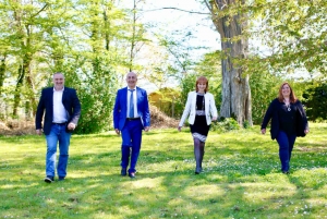 « Faisant équipe avec Chantal MANTEZ, et leurs suppléants Gaëlle JANNOT et Arnaud CHASSERY, le divers droite Mahfoud AOMAR veut renouveler son bail sur le canton de Charny-Orée-de-Puisaye. Il souhaite renforcer la proximité entre élus locaux et le Département… ».