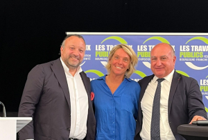 « Au cours de l’assemblée générale de la FRTP de Bourgogne Franche-Comté, le président Vincent MARTIN (à gauche) – il accueillait également le président hexagonal de la structure Alain GRIZAUD et la navigatrice Peggy BOUCHET – a exigé davantage de visibilité pour les entreprises de la filière, ancrées sur les territoires. « Nous comptons sur vous et vous pouvez compter sur nous » lançait-il à l’attention de ses adhérents. Un président qui a aussi demandé aux élus locaux de faire montrer de courage et d’assumer leurs responsabilités… ».