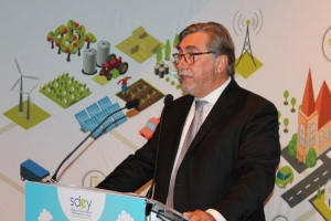 « Confiné, le président du Syndicat départemental d’énergies de l’Yonne Jean-Noël LOURY prépare activement le retour de ses équipes tant sur le terrain que dans les bureaux, mais de manière progressive et volontaire, entre le 04 et le 11 mai… ».