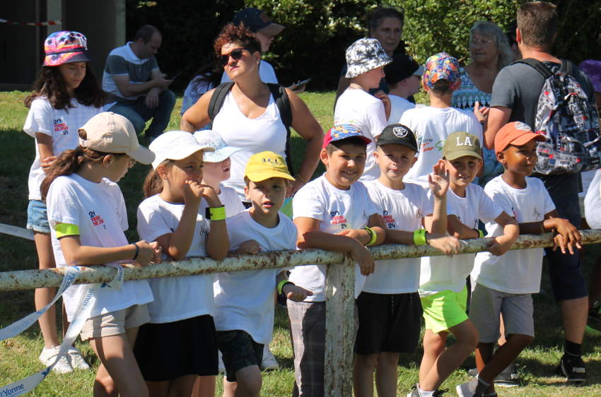 « Après deux années d’absence, le « Yonne Tour Sport », action éducative autour de la pratique et de la découverte du sport, nous revient en cette période estivale. Créer du lien social et permettre aux enfants qui ne partent pas en vacances de s’amuser sont les credo de cette 17ème manifestation portée par le Conseil départemental de l’Yonne… ».