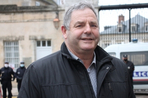 « C’est un appel à la raison et à l’intelligence collective que proposent dix responsables d’organisations professionnelles et syndicats patronaux de l’Yonne avec la diffusion de cette tribune officielle incitant à la vaccination de masse. Le seul moyen pour sortir le monde économique de cette ornière et de sauver les entreprises…Visuels de Didier MICHEL, Olivier TRICON, Jean-Pierre RICHARD et de Jean-François LEMAITRE ».