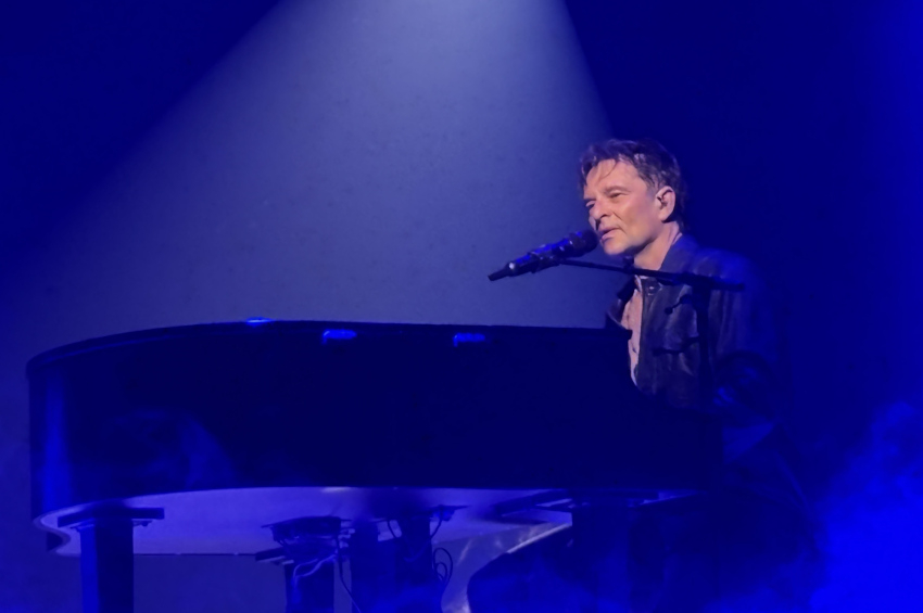 Au nom du père et lors d’un requiem hommage à Johnny, David HALLYDAY, fils prodige, allume le feu à Auxerrexpo