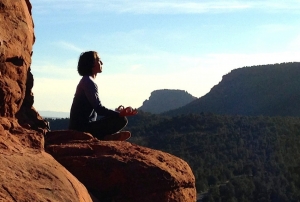 « Le bien-être n’a pas de prix pour celui désire l’accueillir en soi. Il est primordial pour celles et ceux qui exercent une activité professionnelle de planifier des périodes de détente, combinées à diverses activités…. ».