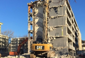 « C’est sur l’un des sites de la SAS MICHEL que la présidente de la Région Marie-Guite DUFAY découvrira ce vendredi 28 mai à Auxerre les subtilités de la valorisation des déchets liés à la démolition de bâtiment…Elle y sera accueillie par l’entrepreneur et président de la Fédération départementale du bâtiment Didier MICHEL ».