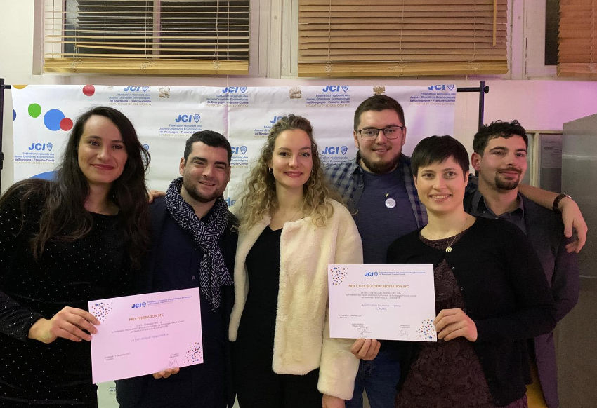 « Les représentants des onze Jeunes Chambres Economiques de Bourgogne Franche-Comté se sont donnés rendez-vous en Puisaye-Forterre le week-end dernier lors du congrès régional. Le temps de la réflexion mais aussi de la détente pour ses quatre-vingt participants… ».