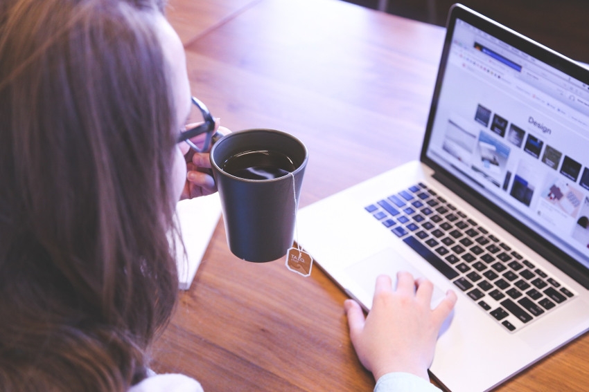 « La plateforme « YOUZFUL » initiée par le Crédit Agricole propose un accompagnement à celles et ceux des jeunes étudiants en quête d’un stage ou d’un emploi. Plus de 300 000 postes ont déjà été proposés depuis janvier par cet outil digital… ».