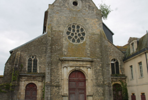 « C’est une lettre ouverte à Stéphane BERN qui frise le cri d’alarme que l’ASSCPS (Association Sénonaise pour la Sauvegarde et la Conservation du Patrimoine Sacrée) et son responsable, le jeune Mkrtitch MARTIROSSYAN, viennent d’adresser au « pape » de la défense du patrimoine et des édifices architecturaux de France. Sauver la chapelle Saint-Jean-Baptiste et une dizaine d’autres édifices sacrés de Sens constitue le sacerdoce de ces étudiants férus d’histoire…et citoyens dans l’âme ».