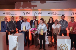 « La treizième édition du Prix « Stars et Métiers » a tenu ses promesses avec la remise de distinctions récompensant des entrepreneurs investis dans l’innovation, la prise de responsabilité et le management entrepreneurial. Un évènement portant l’estampille de la Banque Populaire BFC et de la Chambre de Métiers et de l’Artisanat… ».