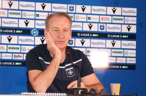 « La trêve sera de courte durée pour les hommes de Jean-Marc FURLAN. Huit petits jours pour souffler avant de retourner au charbon dès le…31 décembre ! Pas de réveillon pour les sportifs qui rechausseront les crampons au Jour de l’An pour aguerrir leur technicité avant d’affronter Caen dès le 05 janvier… ».