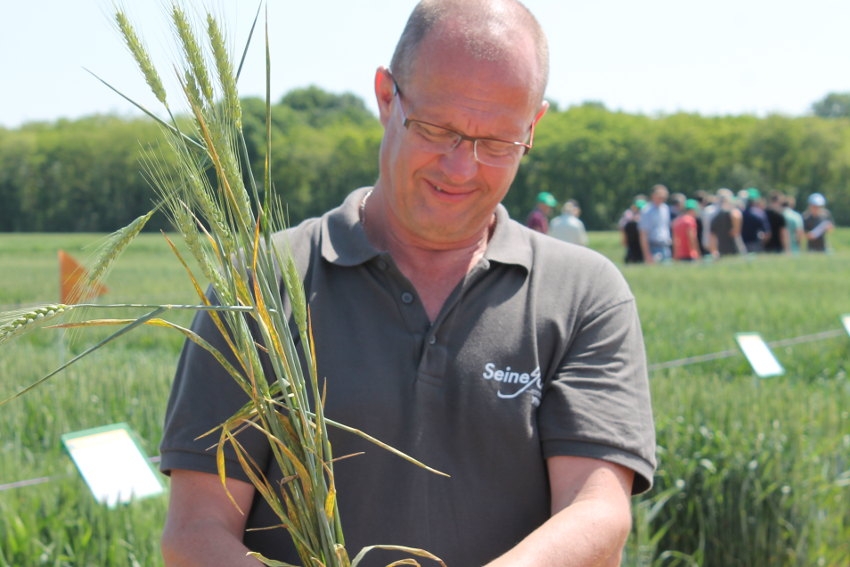 « L’emploi de produits phytosanitaires sur de jeunes blés en pousse expérimentale sur le secteur de Précy sur Vrin, géré par SEINE YONNE, permettra à terme de définir les caractéristiques et les vertus de ces traitements et soins prodigués aux plantes céréalières. Une stratégie importante pourrait en découler à l’avenir pour l’évolution de l’agriculture en France… ».