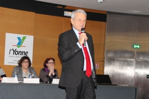 « La session du Conseil départemental de l’Yonne se déroulera à huis clos ce vendredi 11 décembre délocalisée à VENOY. Les décisions budgétaires modificatives à mettre en œuvre seront au centre des débats qui seront présidés par Patrick GENDRAUD… ».