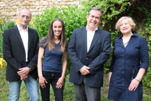 « C’est en pourfendeur des systèmes « occultes et parallèles » que se présentent les candidats de la « Nouvelle Dynamique » sur le canton d’Auxerre 1. Au-delà des projets inévitables à réaliser, Jean-Philippe BAILLY, associé à Halima Georgette GUTSCHE, Christian BRUNEAUD et Christine AUGE veulent faire de la transparence et de l’intégrité leur cheval de bataille… ».