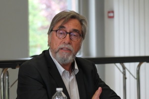 « Comme l’a expliqué son président Jean-Noël LOURY, le SDEY endosse la houppelande du Père Noël bien avant l’heure en votant un plan de relance économique de deux ans favorable aux collectivités locales et aux entreprises du BTP. D’un montant de 3,5 millions d’euros, celui-ci s’articule en quatre volets dont trois sont orientés sur la réduction des dépenses énergétiques... ».