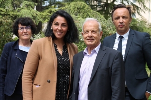 « Concourant sous les couleurs de la majorité départementale, le ticket Michel DUCROUX et Emmanuelle MIREDIN fait de la solidarité et de l’emploi ses grandes priorités durant la prochaine mandature au Conseil départemental. L’attelage qui se présente sur Auxerre 1 bénéficie de deux suppléants motivés en la personne de Marie-Claire REROLE et de Nordine BOUCHROU... ».