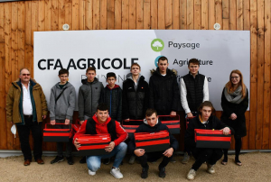 « Au CFA La Brosse, on sait satisfaire les jeunes apprenants ! Une centaine d’entre eux ont bénéficié de la générosité de l’établissement et de l’OPCO OCAPIAT pour recevoir de précieux kits de matériels servant à leur formation… ».