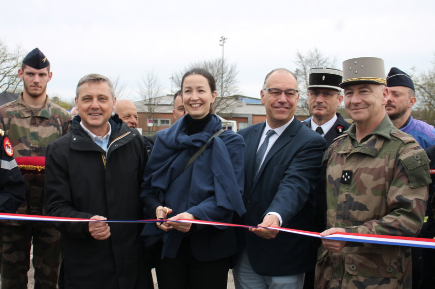 A vos rangs, fixe : quand le parking de la Noue se mue en  place d’armes avec le Forum des métiers en uniforme