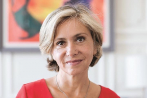 « L’ambition de Guillaume LARRIVE est de faire de l’Yonne une étape obligée de rendez-vous annuels consacrés à la réflexion politique. Après Michel BARNIER, c’est au tour de Valérie PECRESSE de se rendre dans l’Auxerrois ce mardi 12 octobre à VENOY en réunion publique… ».