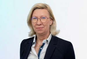 « Nommée directrice des opérations industrielles, Anne-Catherine BRIEUX rejoint le spécialiste européen des véhicules électriques intelligents, issu du groupe RENAULT, AMPERE. Une nomination qui sera effective au 01er août 2024… ».